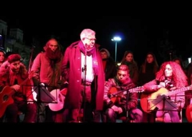 ΦΩΤΑΓΩΓΗΘΗΚΕ ΤΟ ΧΡΙΣΤΟΥΓΕΝΝΙΑΤΙΚΟ ΔΕΝΤΡΟ ΣΤΟ ΔΗΜΟ ΠΥΡΓΟΥ